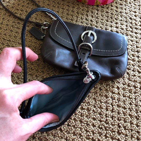 Bundle of 2 Coach Clutches/Wristlets - Picture 3 of 5